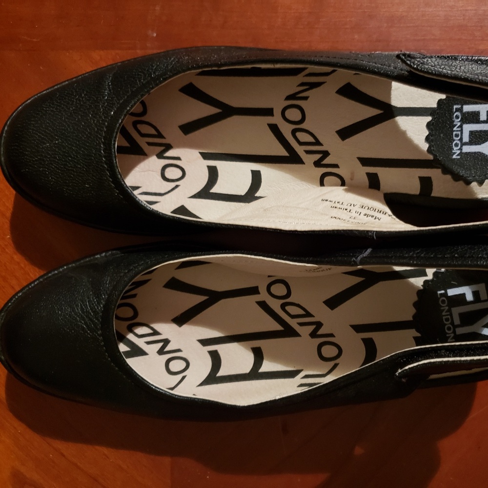 Fly London Black shoe